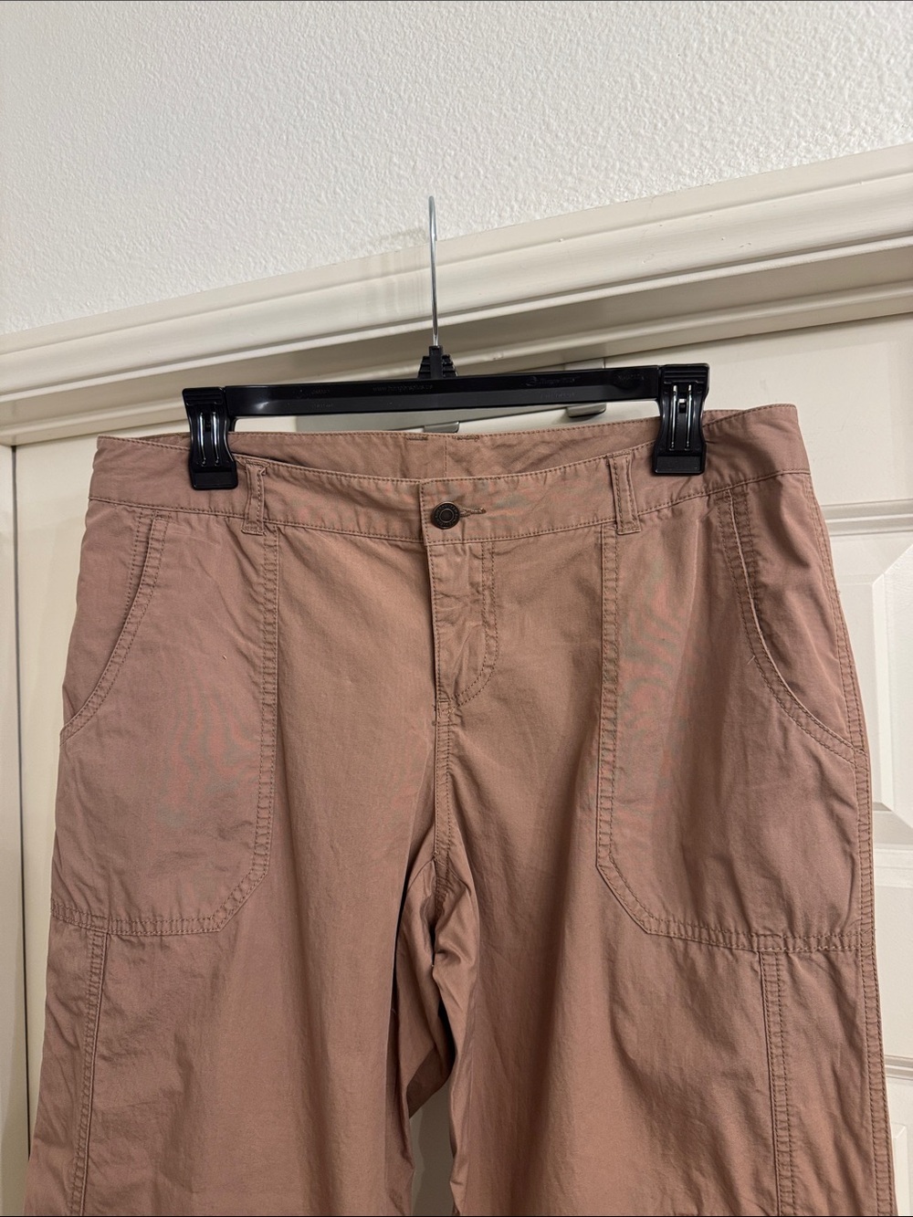 Victoria’s Secret “London Jean Chino” Light Brown Cargo Capris size 10 - Picture 3 of 7
